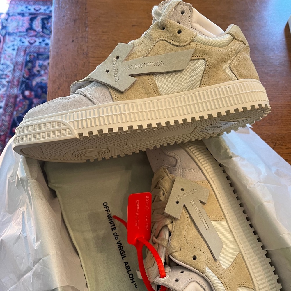 Off-White / Virgil Abloh women’s sneakers new in box